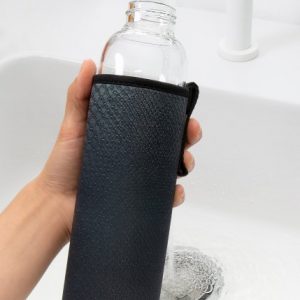 Kikkerland Skleněná láhev na vodu s hadím obalem 600 ml - 2