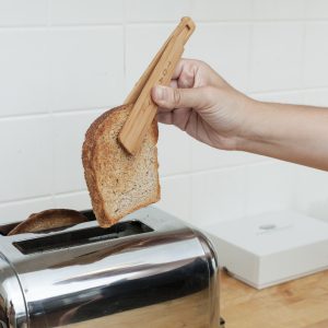 Kikkerland Dřevěné klapky na toasty a topinky - 3